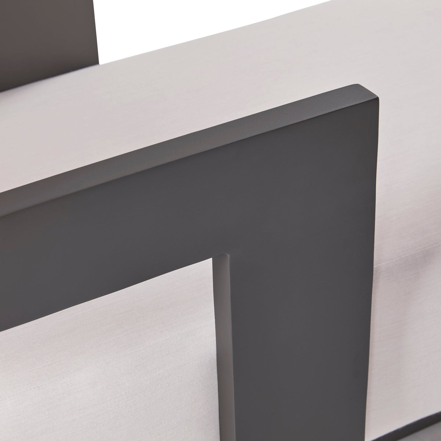 Chaise longue d'extérieur Sedona, revêtement Sunbrella Cast Pumice et aluminium bronze