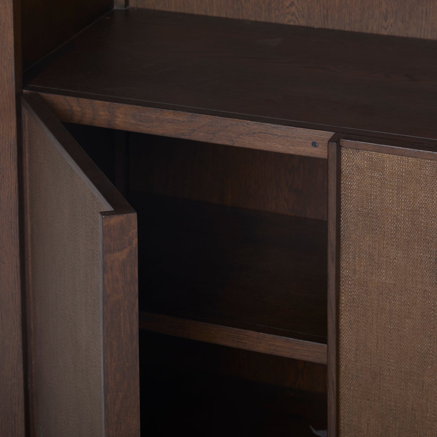 Bibliothèque ouverte incurvée JoJo Fletcher Sawyer