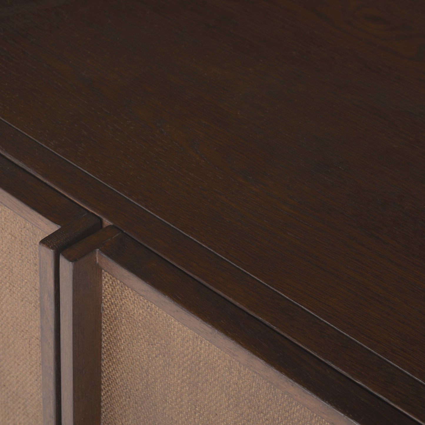 Bibliothèque ouverte incurvée JoJo Fletcher Sawyer