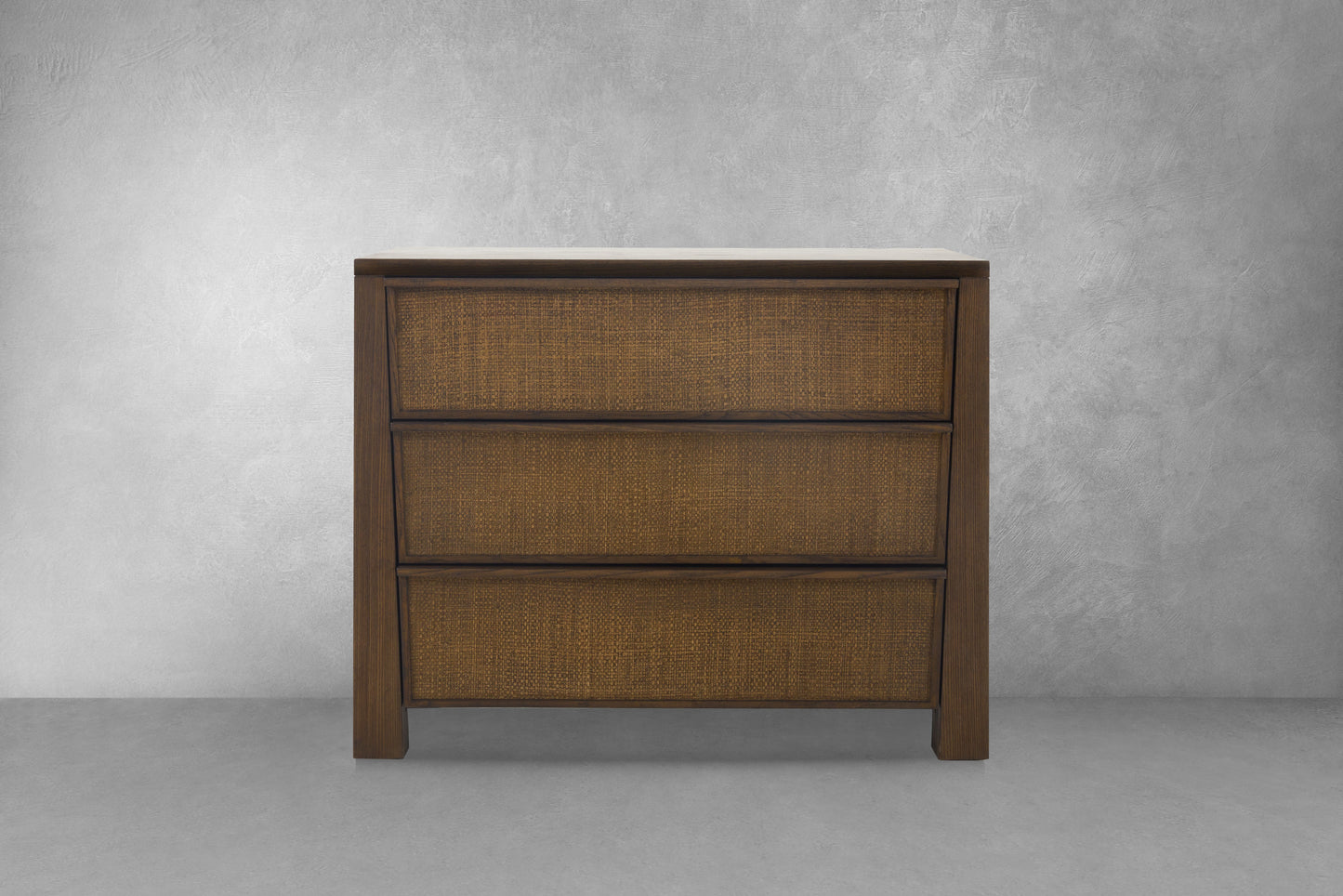 Table de chevet JoJo Fletcher Sawyer en chêne et tissu d'herbe, 3 tiroirs, marron