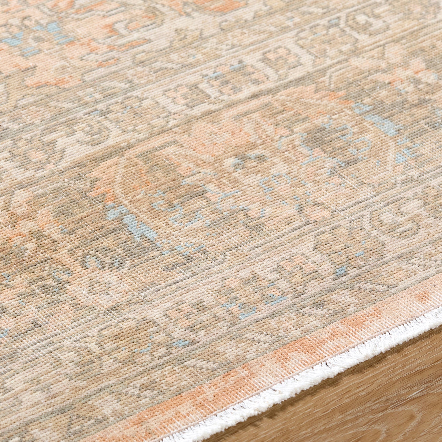 Tapis Becki Owens Renaissance fait main, corail et denim